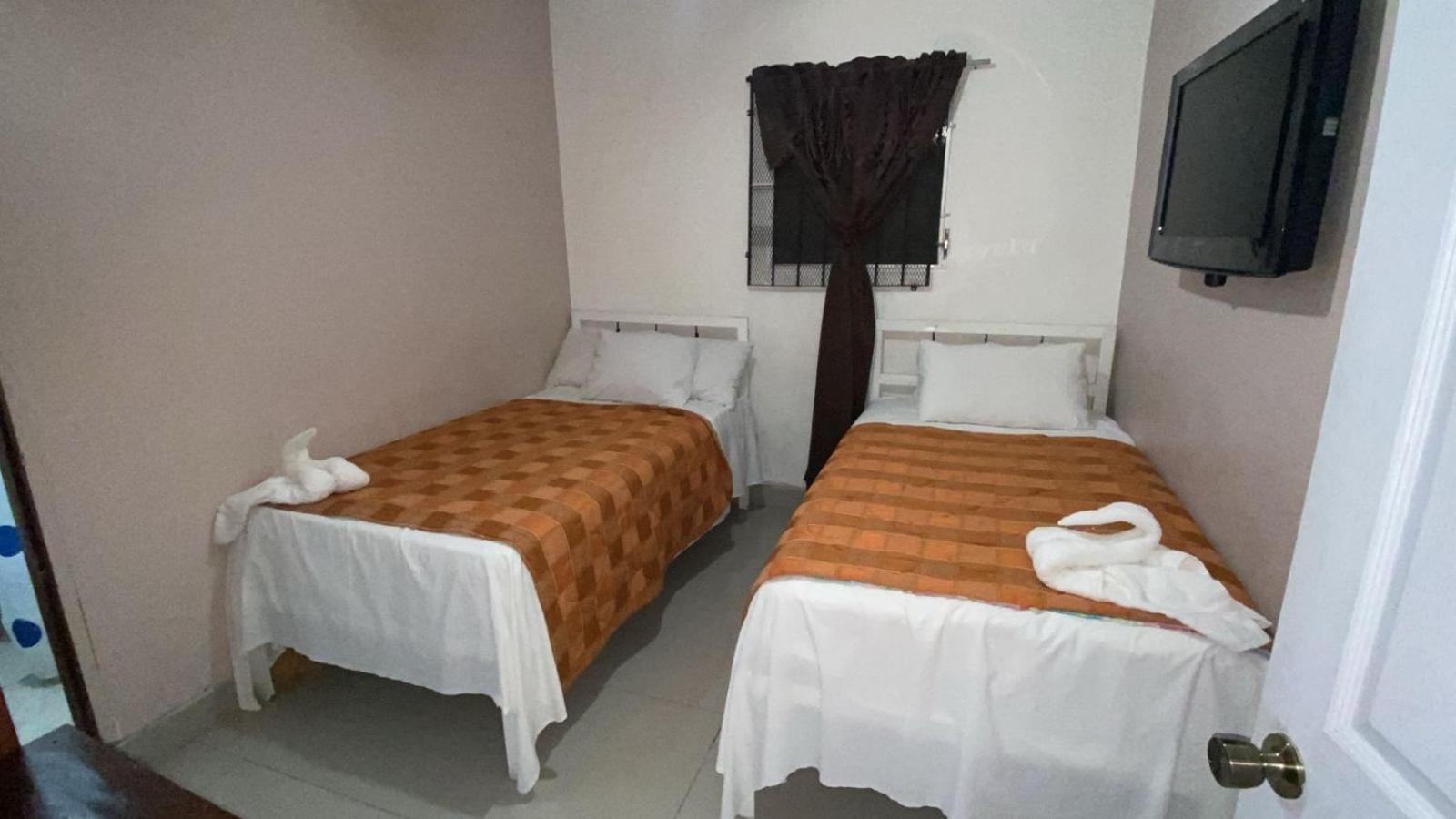 Hotel Marjenny Copan Exterior photo